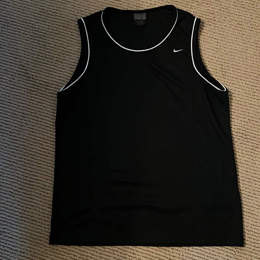 Sleeveless dri fit blk size L sleeveless top  in perfect condition.